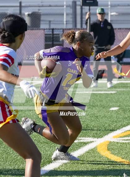 Thumbnail 3 in Oakland Tech vs. Burlingame (Green and Gold Invitational-SRVHS) photogallery.