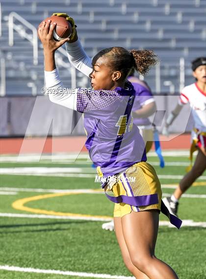 Thumbnail 2 in Oakland Tech vs. Burlingame (Green and Gold Invitational-SRVHS) photogallery.