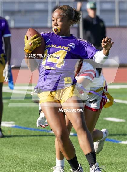 Thumbnail 1 in Oakland Tech vs. Burlingame (Green and Gold Invitational-SRVHS) photogallery.
