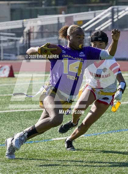 Thumbnail 3 in Oakland Tech vs. Burlingame (Green and Gold Invitational-SRVHS) photogallery.