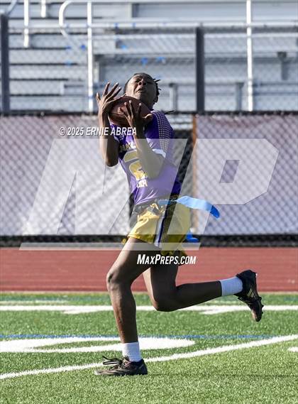 Thumbnail 2 in Oakland Tech vs. Burlingame (Green and Gold Invitational-SRVHS) photogallery.
