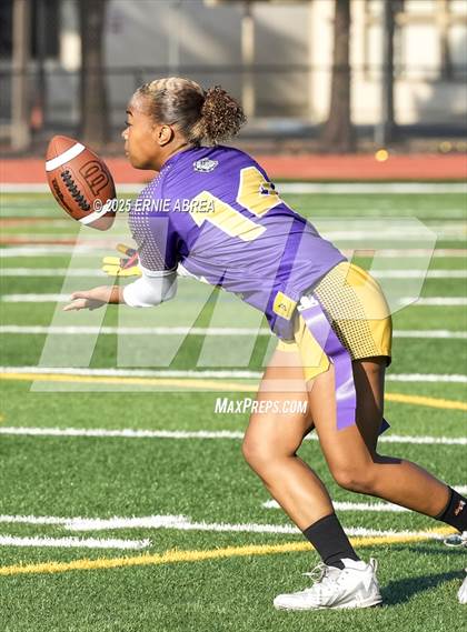 Thumbnail 2 in Oakland Tech vs. Burlingame (Green and Gold Invitational-SRVHS) photogallery.