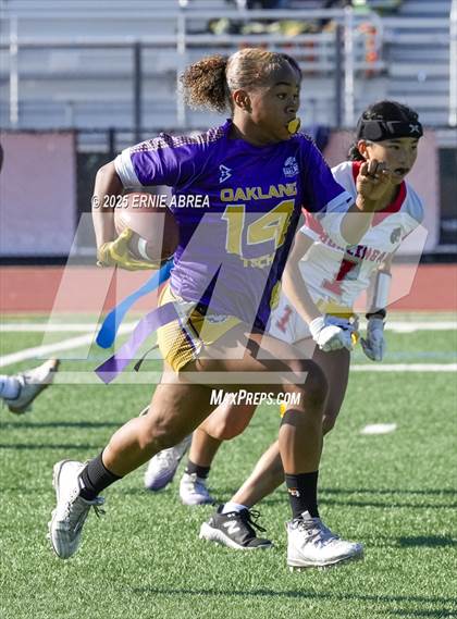 Thumbnail 3 in Oakland Tech vs. Burlingame (Green and Gold Invitational-SRVHS) photogallery.