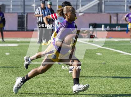 Thumbnail 2 in Oakland Tech vs. Burlingame (Green and Gold Invitational-SRVHS) photogallery.