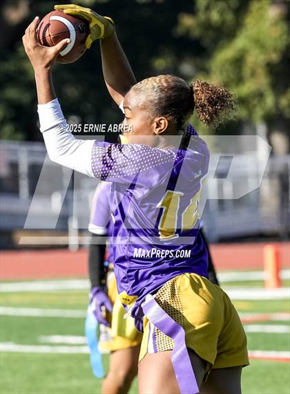 Thumbnail 3 in Oakland Tech vs. Burlingame (Green and Gold Invitational-SRVHS) photogallery.