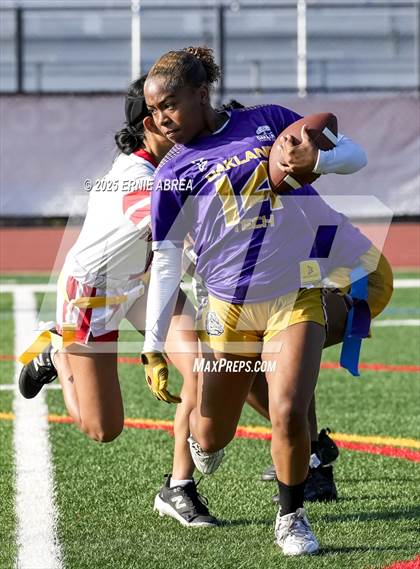 Thumbnail 1 in Oakland Tech vs. Burlingame (Green and Gold Invitational-SRVHS) photogallery.