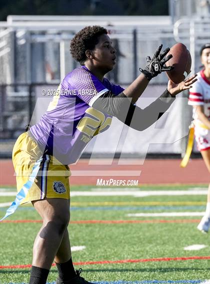 Thumbnail 3 in Oakland Tech vs. Burlingame (Green and Gold Invitational-SRVHS) photogallery.