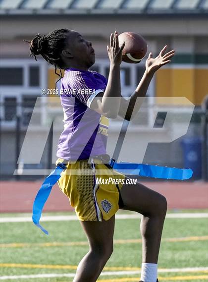 Thumbnail 2 in Oakland Tech vs. Burlingame (Green and Gold Invitational-SRVHS) photogallery.