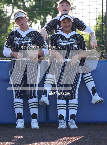Thumbnail 1 in Royse City @ Rock Hill (UIL 5A Regional Final) photogallery.