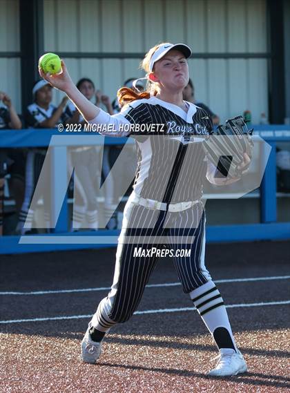 Thumbnail 3 in Royse City @ Rock Hill (UIL 5A Regional Final) photogallery.