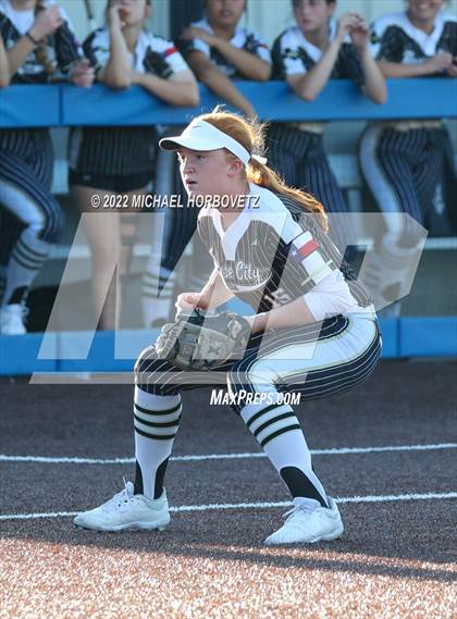 Thumbnail 2 in Royse City @ Rock Hill (UIL 5A Regional Final) photogallery.