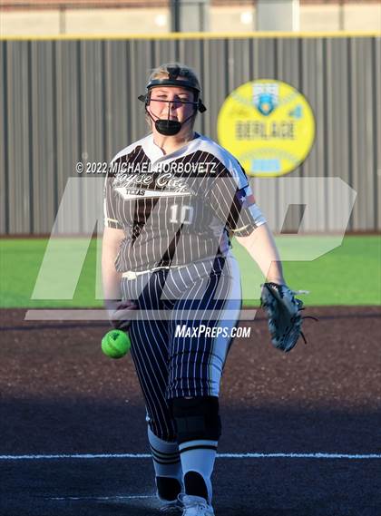 Thumbnail 2 in Royse City @ Rock Hill (UIL 5A Regional Final) photogallery.