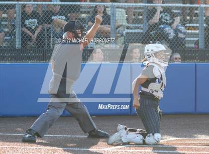 Thumbnail 2 in Royse City @ Rock Hill (UIL 5A Regional Final) photogallery.