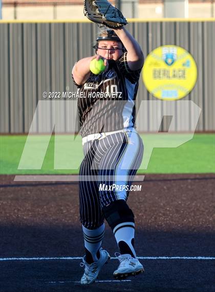 Thumbnail 1 in Royse City @ Rock Hill (UIL 5A Regional Final) photogallery.