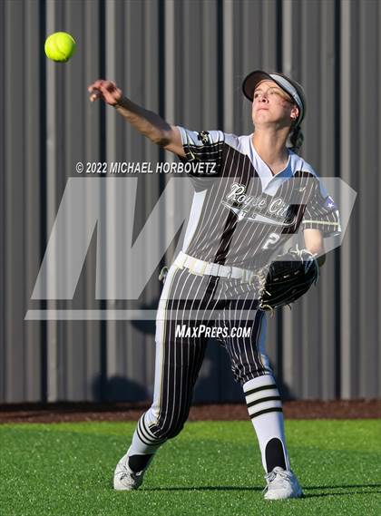 Thumbnail 2 in Royse City @ Rock Hill (UIL 5A Regional Final) photogallery.