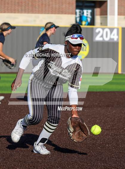 Thumbnail 2 in Royse City @ Rock Hill (UIL 5A Regional Final) photogallery.