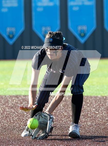 Thumbnail 2 in Royse City @ Rock Hill (UIL 5A Regional Final) photogallery.