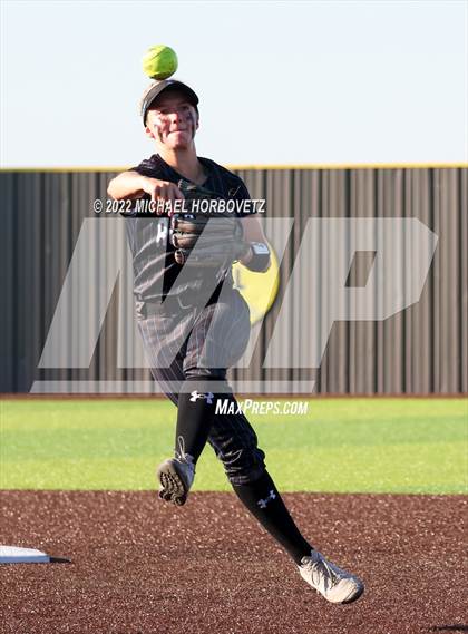 Thumbnail 2 in Royse City @ Rock Hill (UIL 5A Regional Final) photogallery.