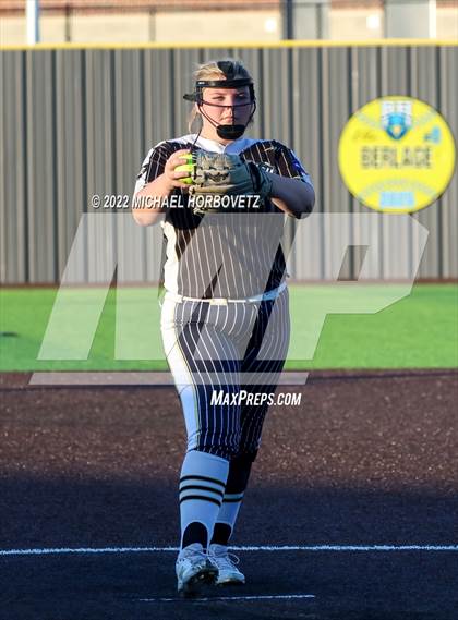 Thumbnail 2 in Royse City @ Rock Hill (UIL 5A Regional Final) photogallery.