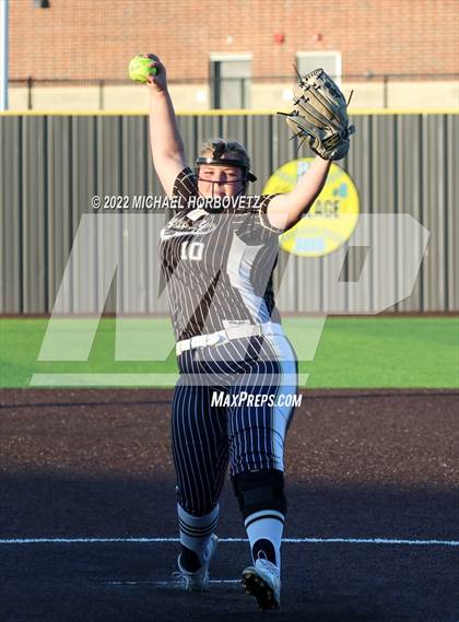 Thumbnail 2 in Royse City @ Rock Hill (UIL 5A Regional Final) photogallery.