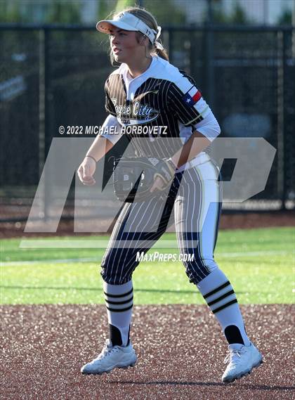 Thumbnail 2 in Royse City @ Rock Hill (UIL 5A Regional Final) photogallery.