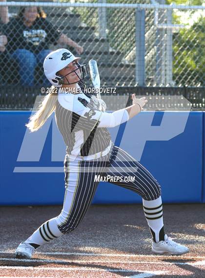 Thumbnail 2 in Royse City @ Rock Hill (UIL 5A Regional Final) photogallery.