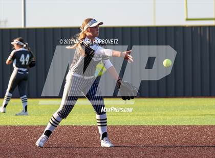Thumbnail 2 in Royse City @ Rock Hill (UIL 5A Regional Final) photogallery.
