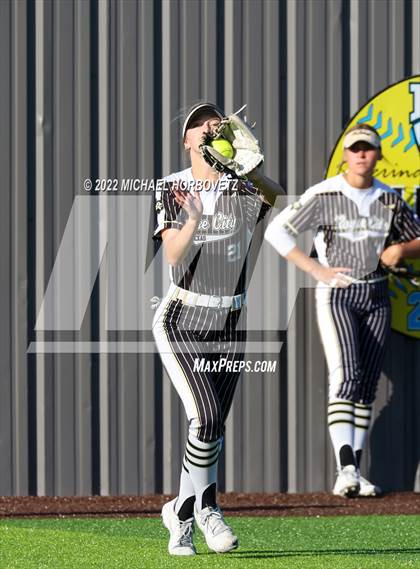 Thumbnail 3 in Royse City @ Rock Hill (UIL 5A Regional Final) photogallery.
