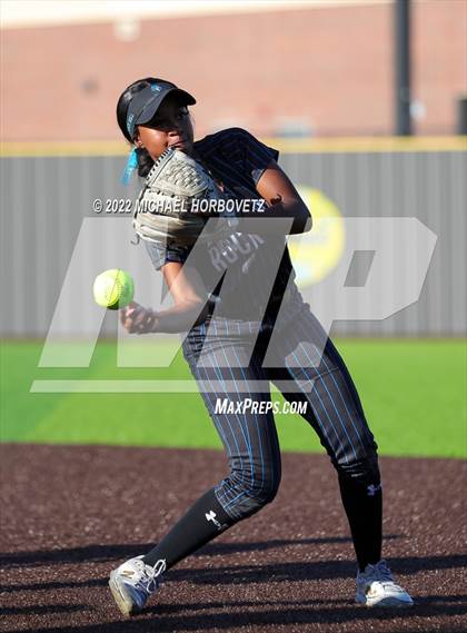 Thumbnail 3 in Royse City @ Rock Hill (UIL 5A Regional Final) photogallery.