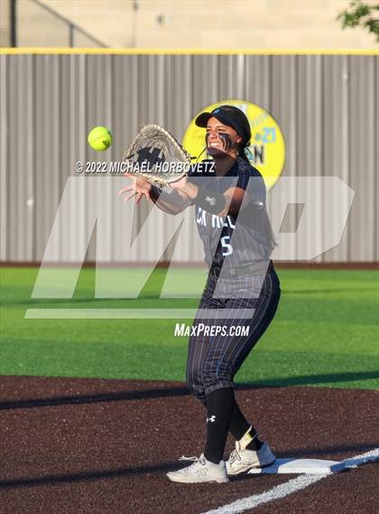 Thumbnail 3 in Royse City @ Rock Hill (UIL 5A Regional Final) photogallery.