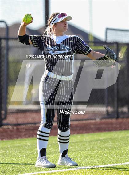 Thumbnail 2 in Royse City @ Rock Hill (UIL 5A Regional Final) photogallery.