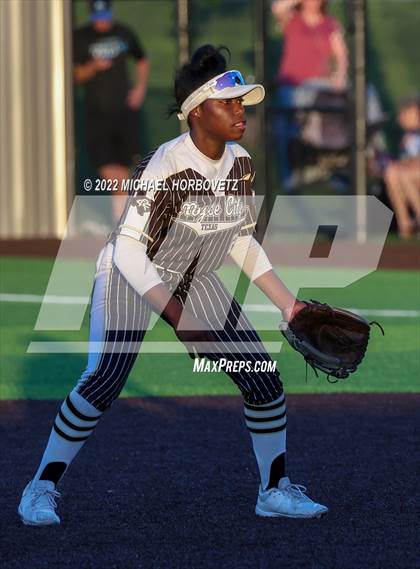 Thumbnail 3 in Royse City @ Rock Hill (UIL 5A Regional Final) photogallery.