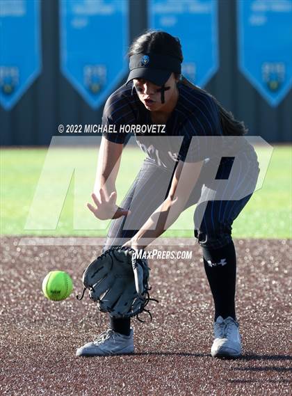 Thumbnail 1 in Royse City @ Rock Hill (UIL 5A Regional Final) photogallery.
