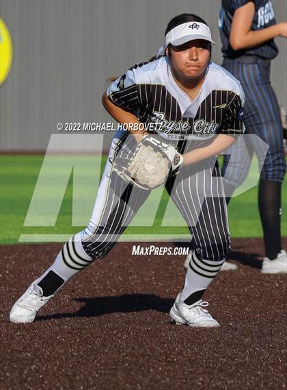 Thumbnail 2 in Royse City @ Rock Hill (UIL 5A Regional Final) photogallery.