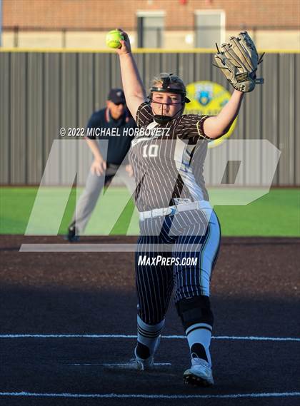 Thumbnail 3 in Royse City @ Rock Hill (UIL 5A Regional Final) photogallery.
