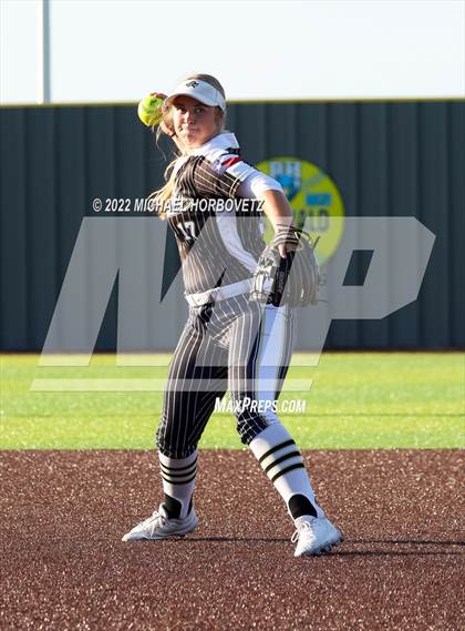 Thumbnail 2 in Royse City @ Rock Hill (UIL 5A Regional Final) photogallery.