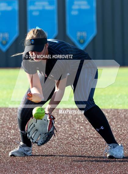 Thumbnail 3 in Royse City @ Rock Hill (UIL 5A Regional Final) photogallery.