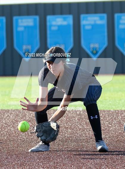 Thumbnail 2 in Royse City @ Rock Hill (UIL 5A Regional Final) photogallery.