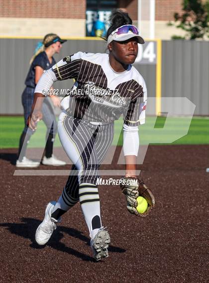 Thumbnail 3 in Royse City @ Rock Hill (UIL 5A Regional Final) photogallery.