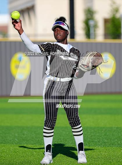 Thumbnail 1 in Royse City @ Rock Hill (UIL 5A Regional Final) photogallery.