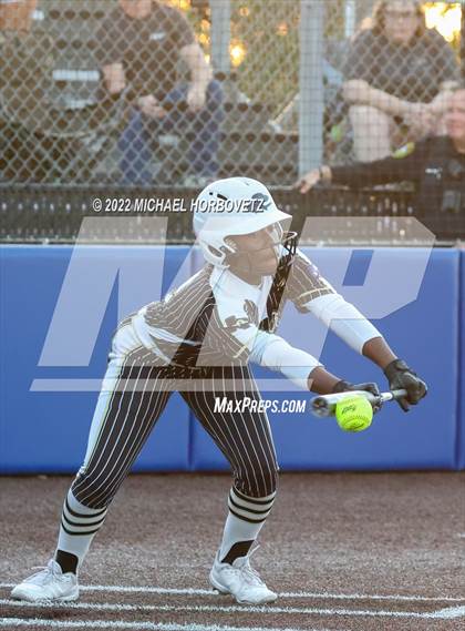 Thumbnail 2 in Royse City @ Rock Hill (UIL 5A Regional Final) photogallery.