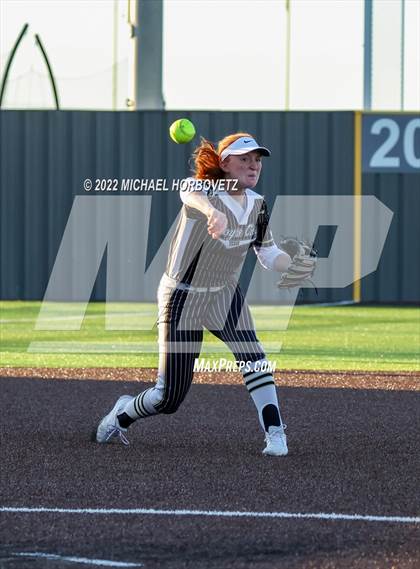 Thumbnail 2 in Royse City @ Rock Hill (UIL 5A Regional Final) photogallery.