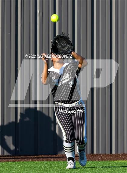 Thumbnail 3 in Royse City @ Rock Hill (UIL 5A Regional Final) photogallery.