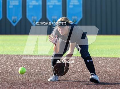 Thumbnail 3 in Royse City @ Rock Hill (UIL 5A Regional Final) photogallery.