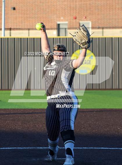 Thumbnail 1 in Royse City @ Rock Hill (UIL 5A Regional Final) photogallery.