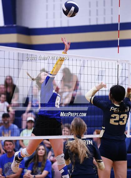 Thumbnail 2 in Bryson vs Perrin-Whitt photogallery.