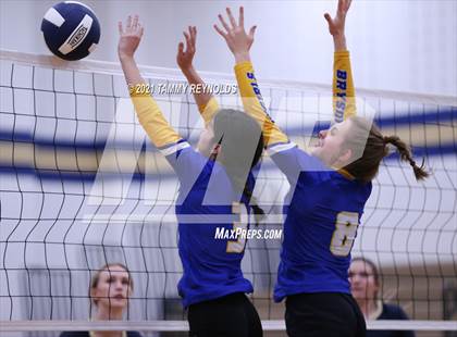 Thumbnail 2 in Bryson vs Perrin-Whitt photogallery.