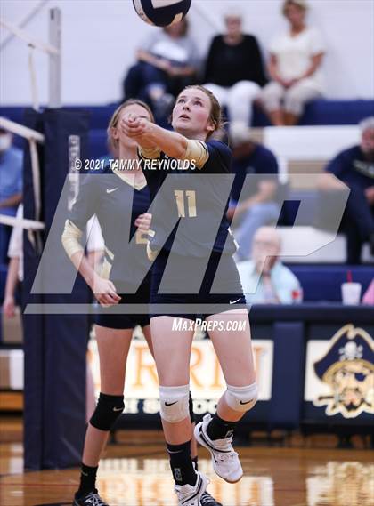 Thumbnail 2 in Bryson vs Perrin-Whitt photogallery.