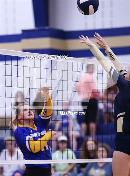 Thumbnail 3 in Bryson vs Perrin-Whitt photogallery.