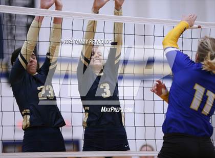 Thumbnail 2 in Bryson vs Perrin-Whitt photogallery.